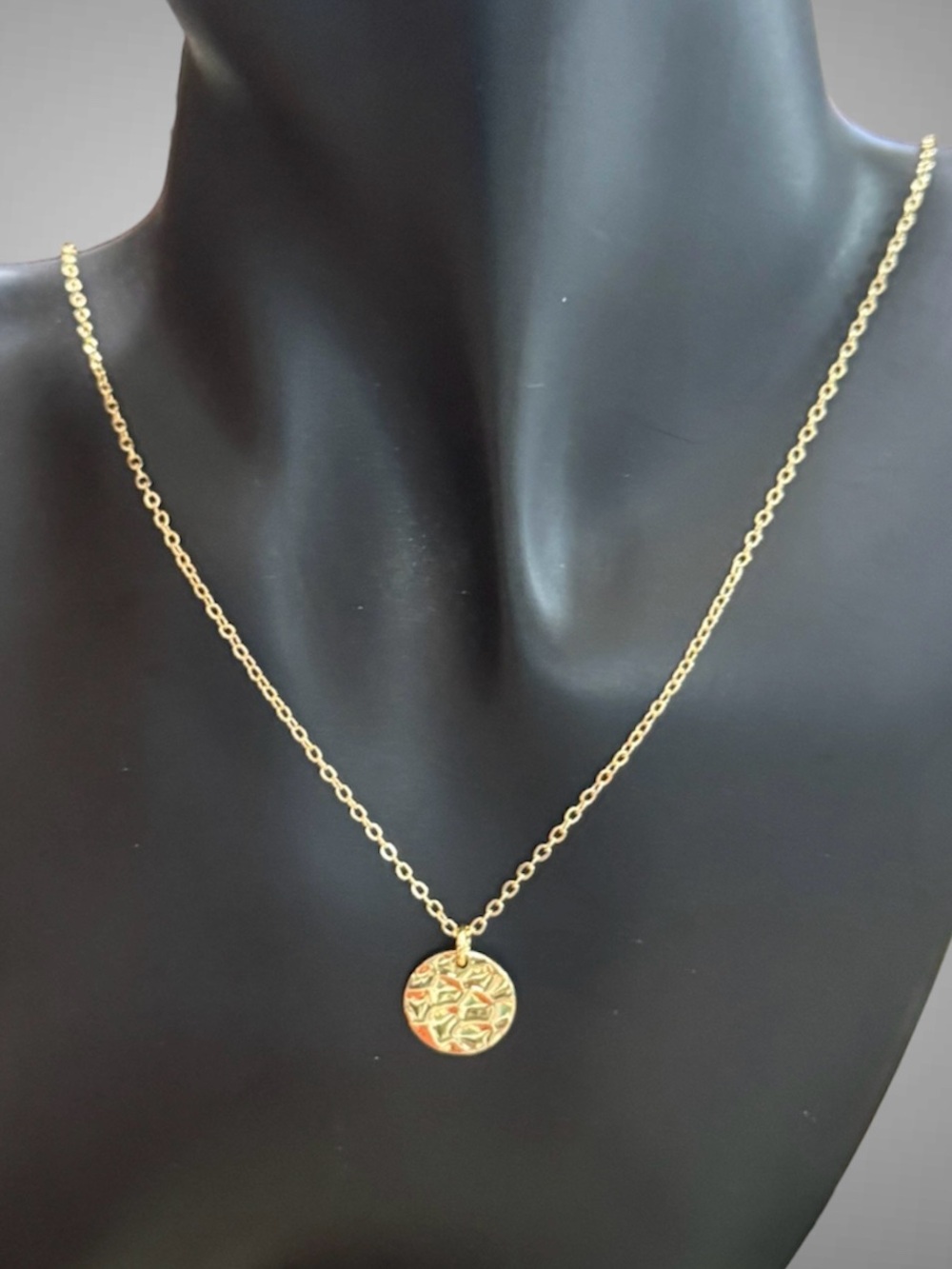 MINIMALIST GOLD TONE NECKLACE